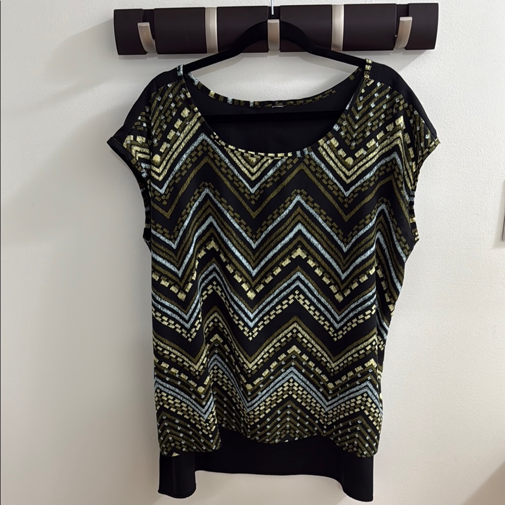 Chevron Patterned Women's Pullover Lightweight Hi-low Top 2X EUC